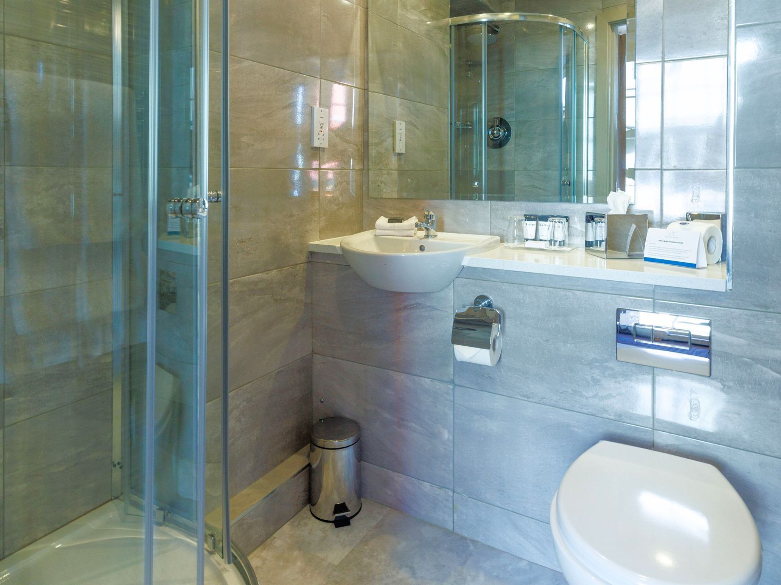 Tower Apartments - Bathroom