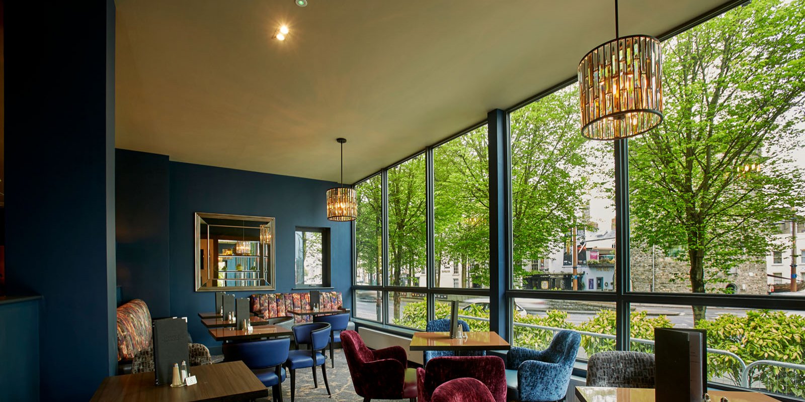 Pier  bar   mall view www.towerhotelwaterford.com_v4
